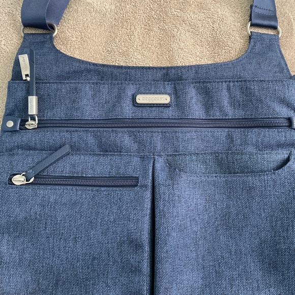Baggallini Denim Blue Multi Pocket Purse - Picture 3 of 7